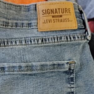 Levi's Signature Light Blue Jeans